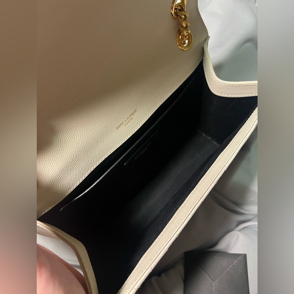 ENVELOPE MEDIUM IN QUILTED GRAIN DE POUDRE EMBOSSED LEATHER
BLANC VINTAGE - Picture 4 of 15